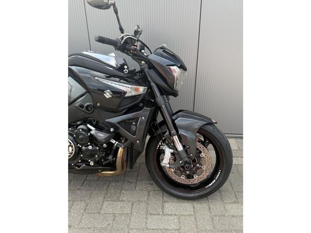 suzuki - b-king-1300