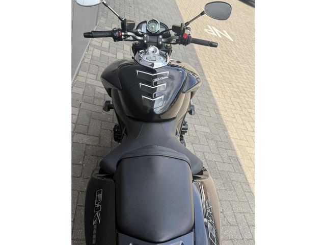 suzuki - b-king-1300