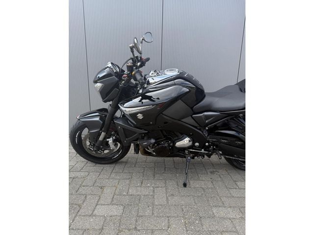 suzuki - b-king-1300
