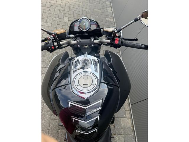 suzuki - b-king-1300