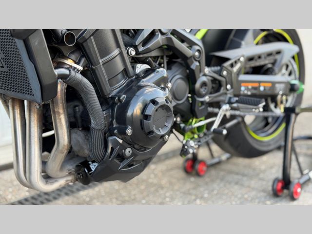kawasaki - z900