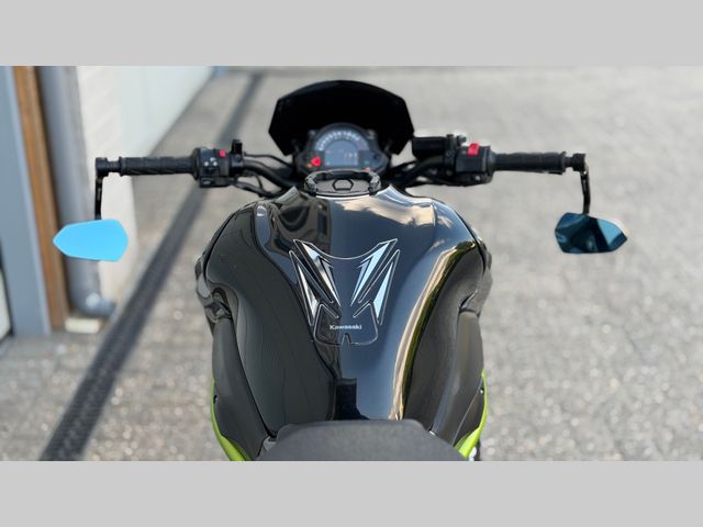 kawasaki - z900