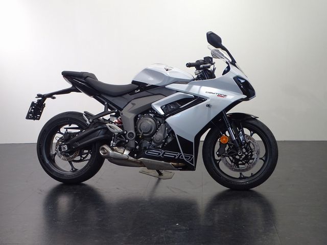 triumph - daytona-660