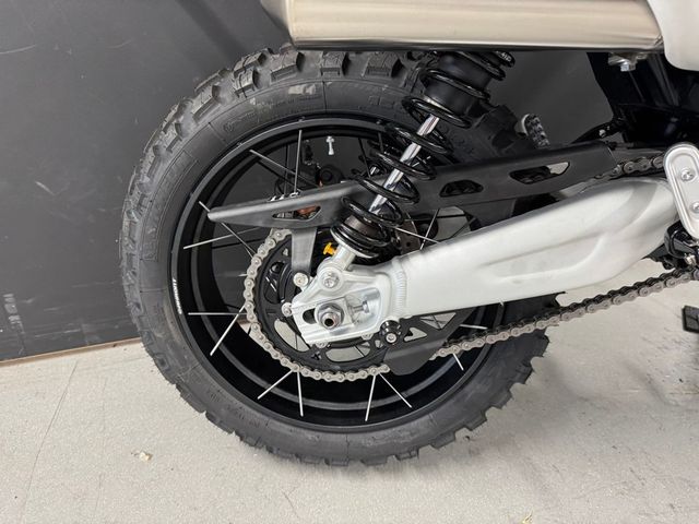 triumph - scrambler-1200-xe