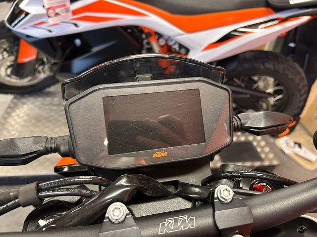 ktm - 890-duke-r