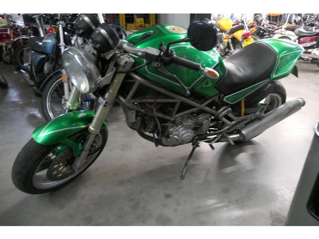 ducati - m-900-monster