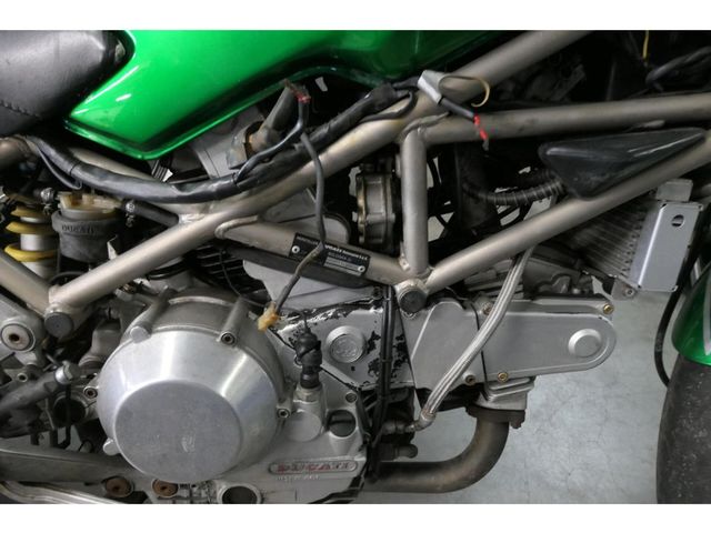 ducati - m-900-monster