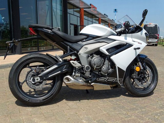 triumph - daytona-660