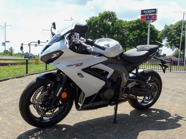 triumph - daytona-660