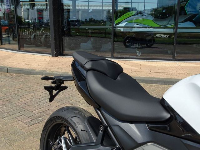 triumph - daytona-660