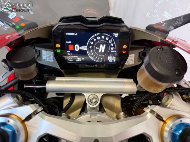 ducati - panigale-v4-s