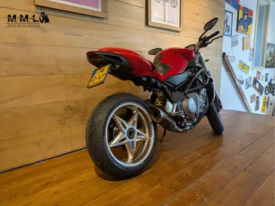 MV AGUSTA BRUTALE 750 – foto 4