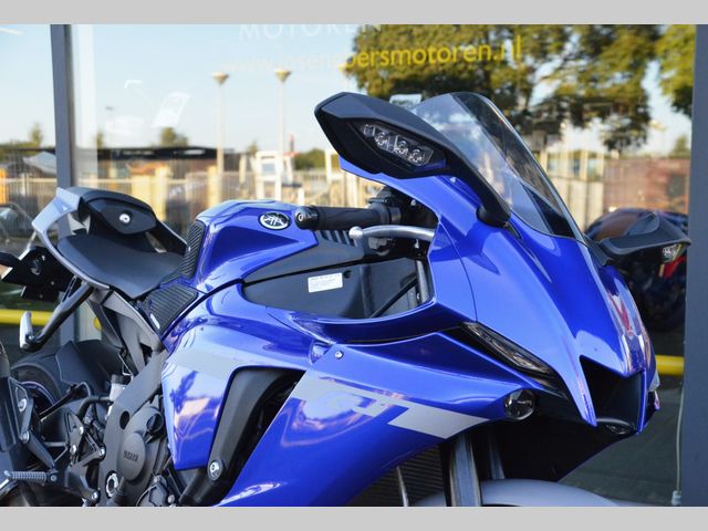 yamaha - r1