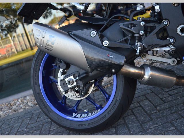 yamaha - r1