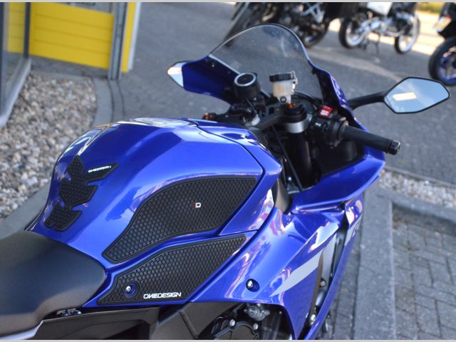 yamaha - r1