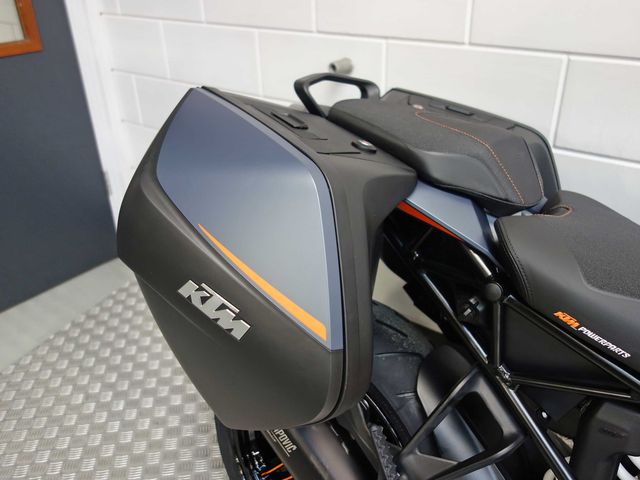 ktm - 1290-super-duke-gt
