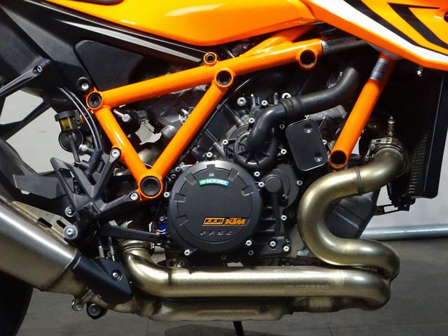 ktm - 1290-super-duke-r