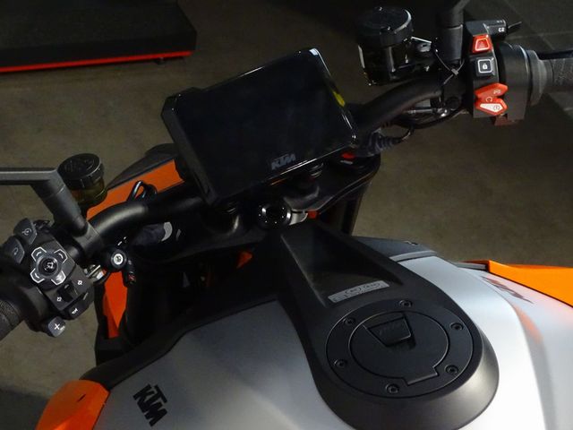 ktm - 1290-super-duke-r