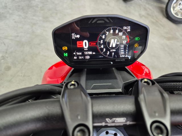 ducati - streetfighter-v2