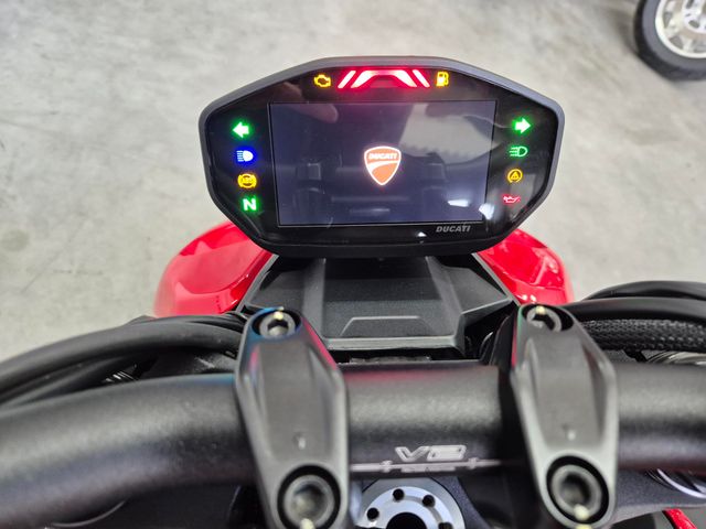 ducati - streetfighter-v2