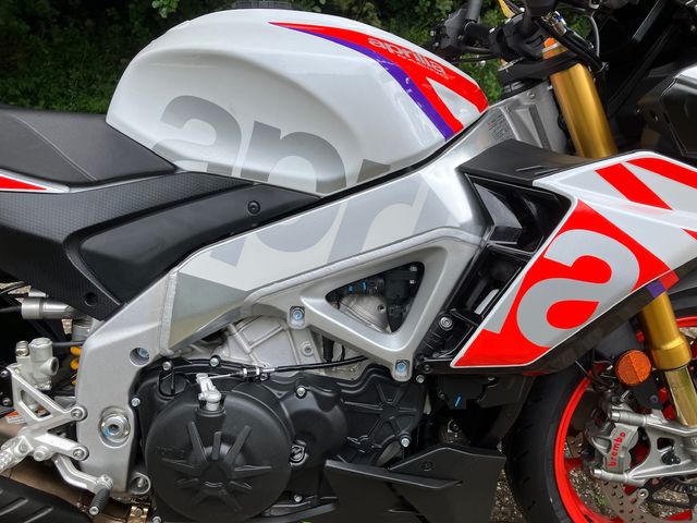 aprilia - tuono--v4-1100-factory