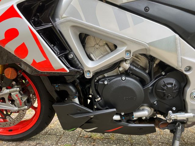 aprilia - tuono--v4-1100-factory