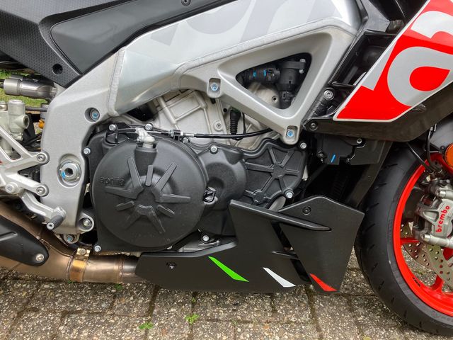 aprilia - tuono--v4-1100-factory