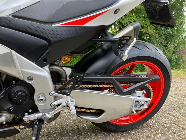 aprilia - tuono--v4-1100-factory
