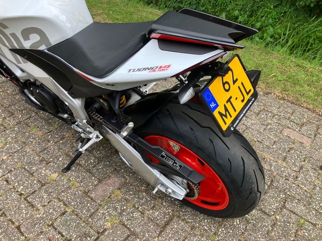 aprilia - tuono--v4-1100-factory