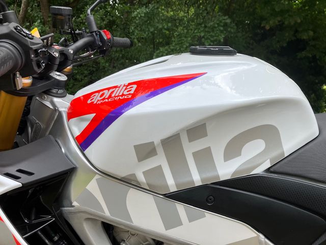 aprilia - tuono--v4-1100-factory