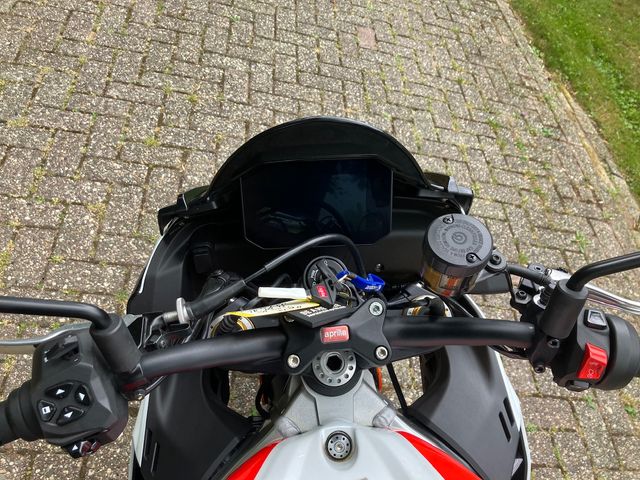 aprilia - tuono--v4-1100-factory