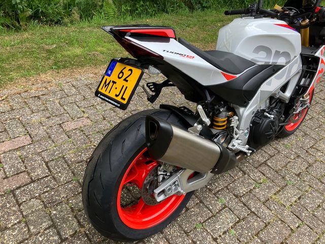 aprilia - tuono--v4-1100-factory