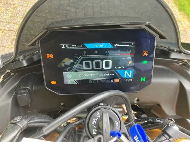 aprilia - tuono--v4-1100-factory