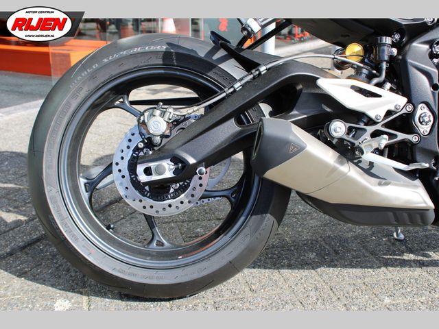 triumph - street-triple-rs