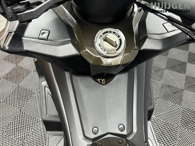 kymco - ak-550