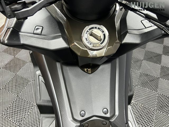 kymco - ak-550