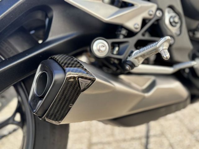 triumph - street-triple-rs