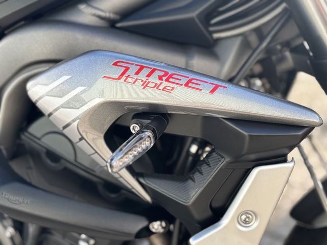 triumph - street-triple-rs