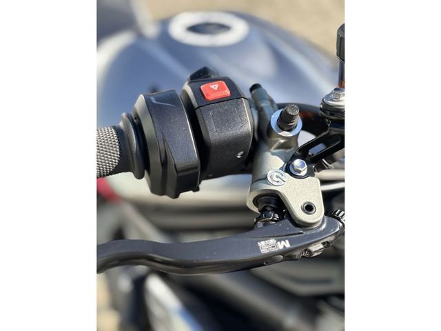 triumph - street-triple-rs