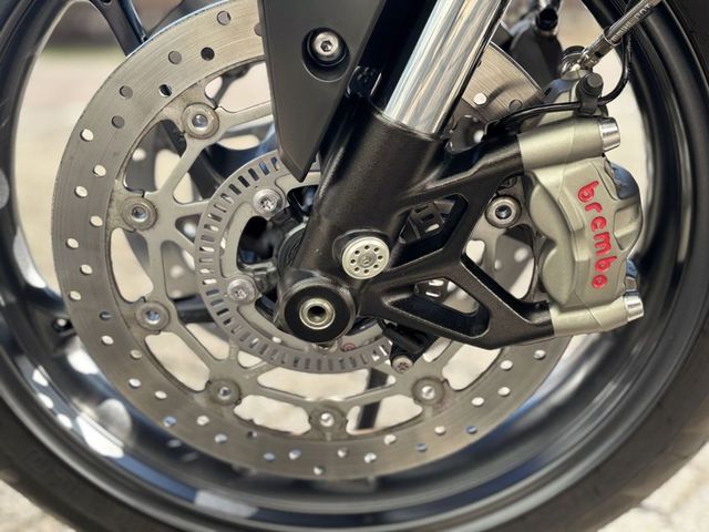 triumph - street-triple-rs