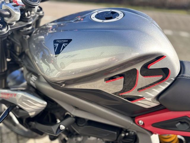 triumph - street-triple-rs