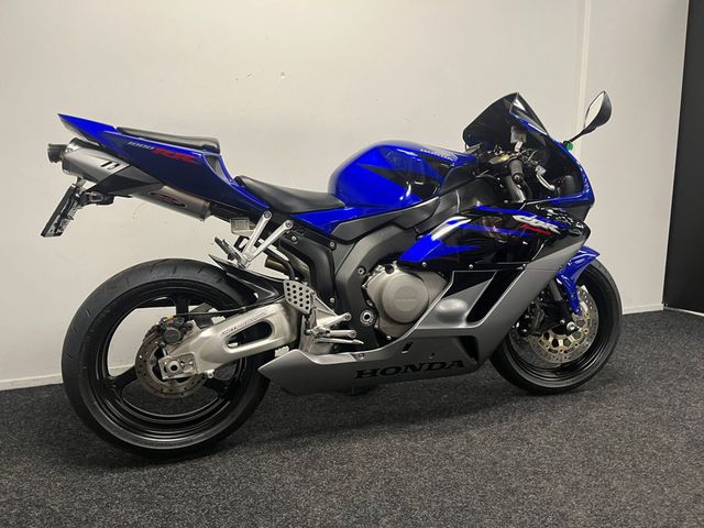 honda - cbr-1000-rr-fireblade