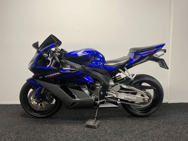honda - cbr-1000-rr-fireblade