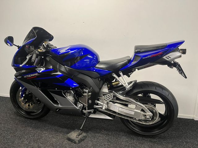 honda - cbr-1000-rr-fireblade