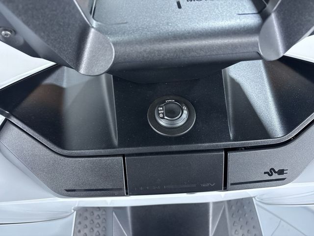 bmw - ce-04