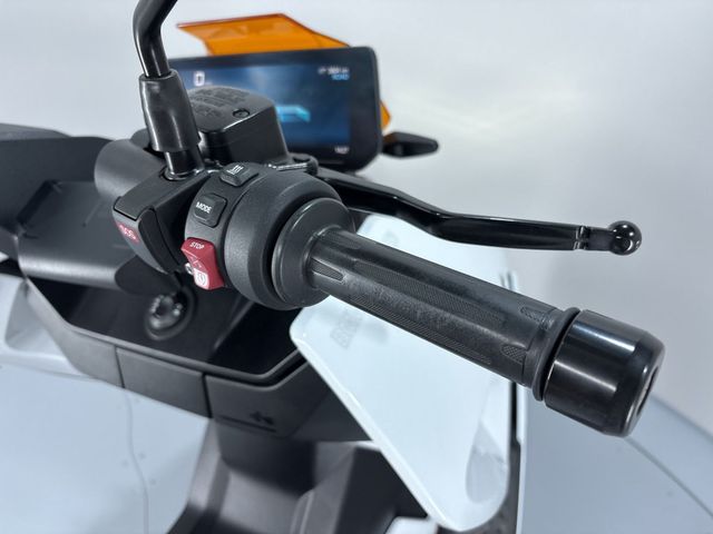 bmw - ce-04