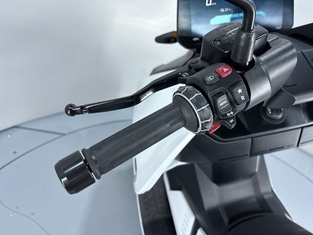 bmw - ce-04