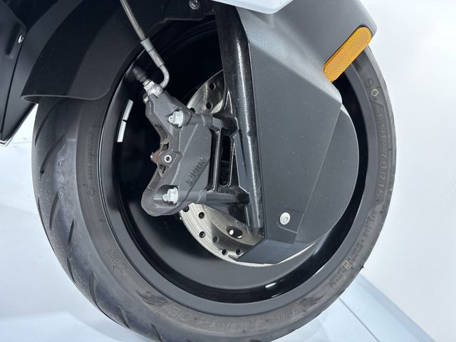 bmw - ce-04