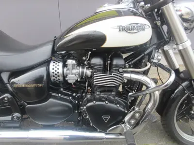 TRIUMPH SPEEDMASTER – foto 2