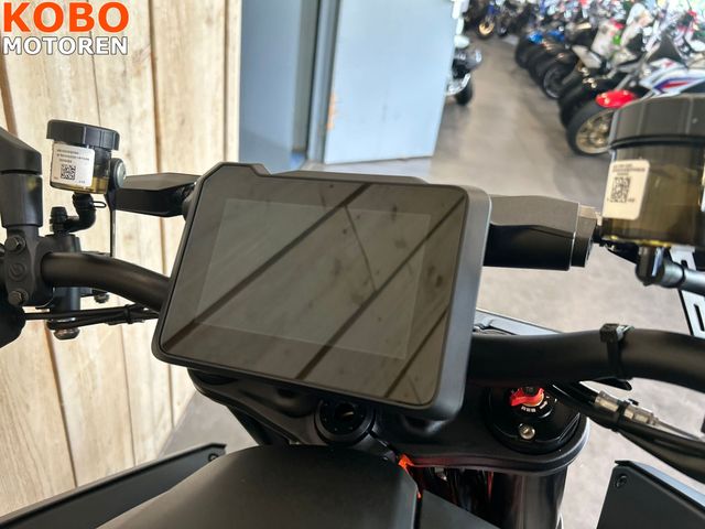 ktm - 1390-super-duke-r